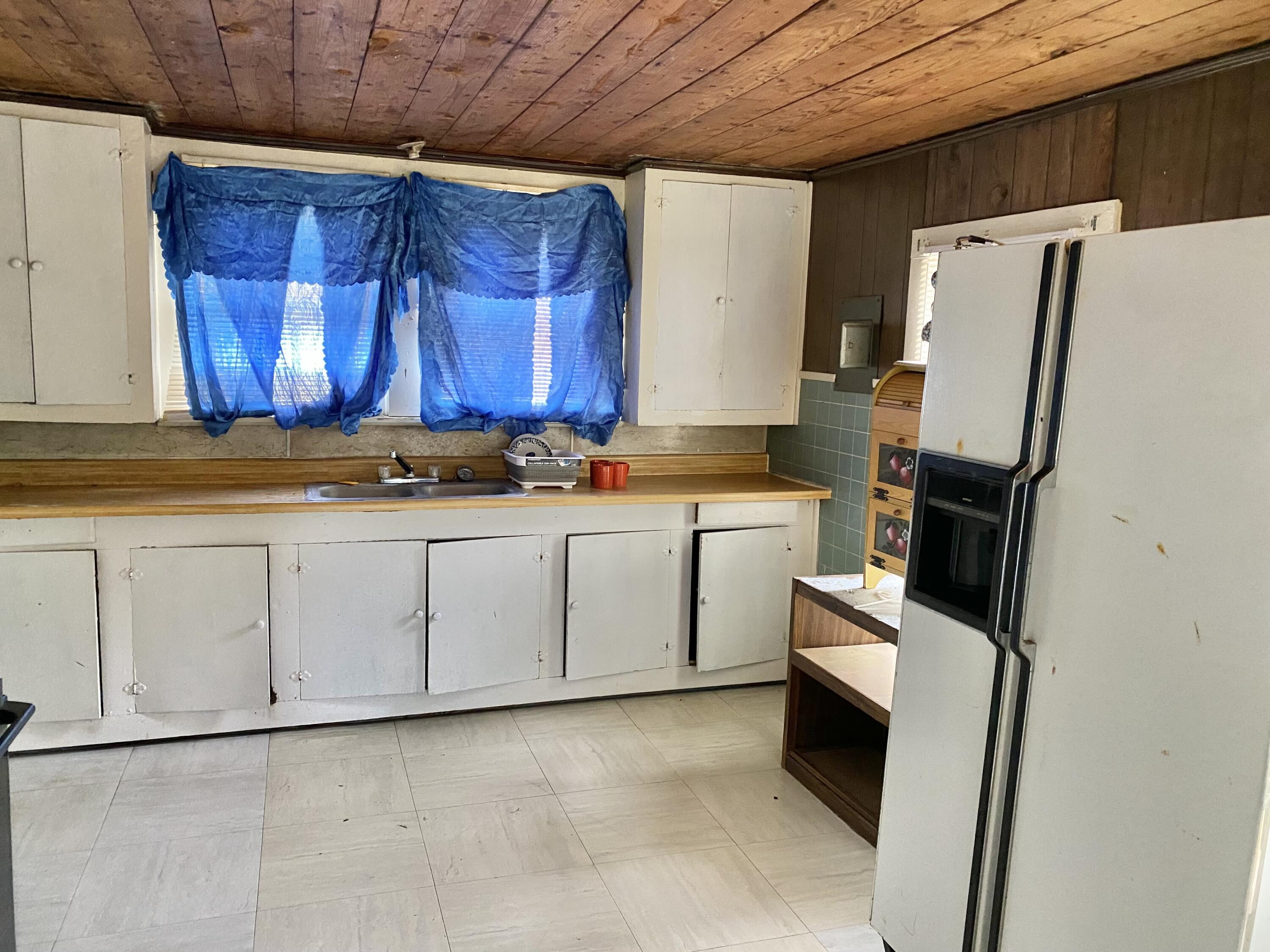 Vinton home for sale, 1530 East St, Vinton LA - $55,000