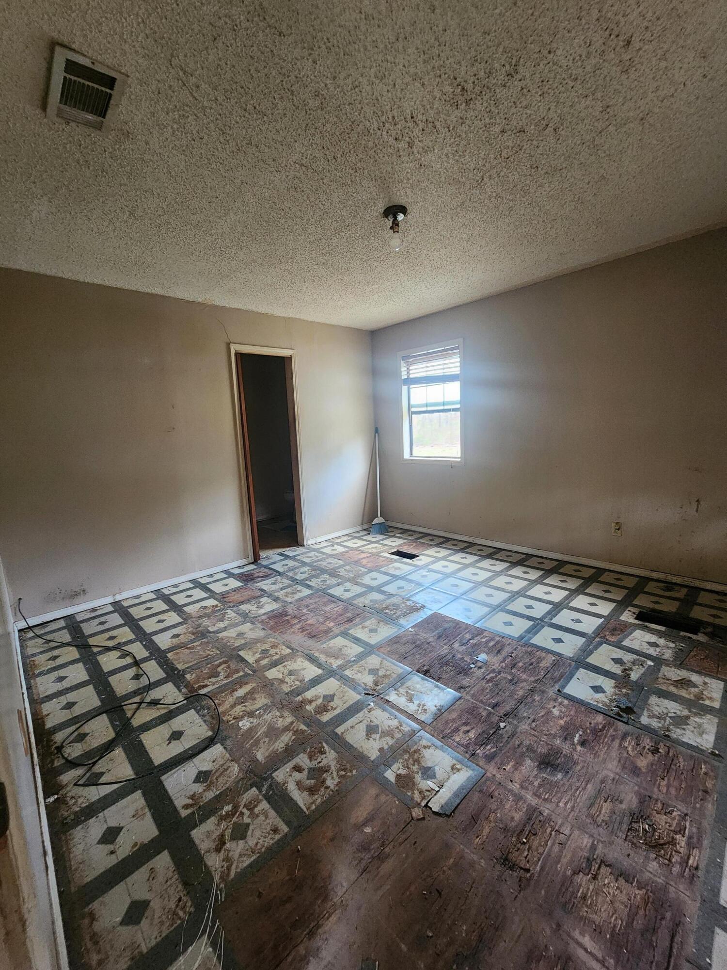 DeRidder home for sale, 167 John Bailey Rd, DeRidder LA - $32,900