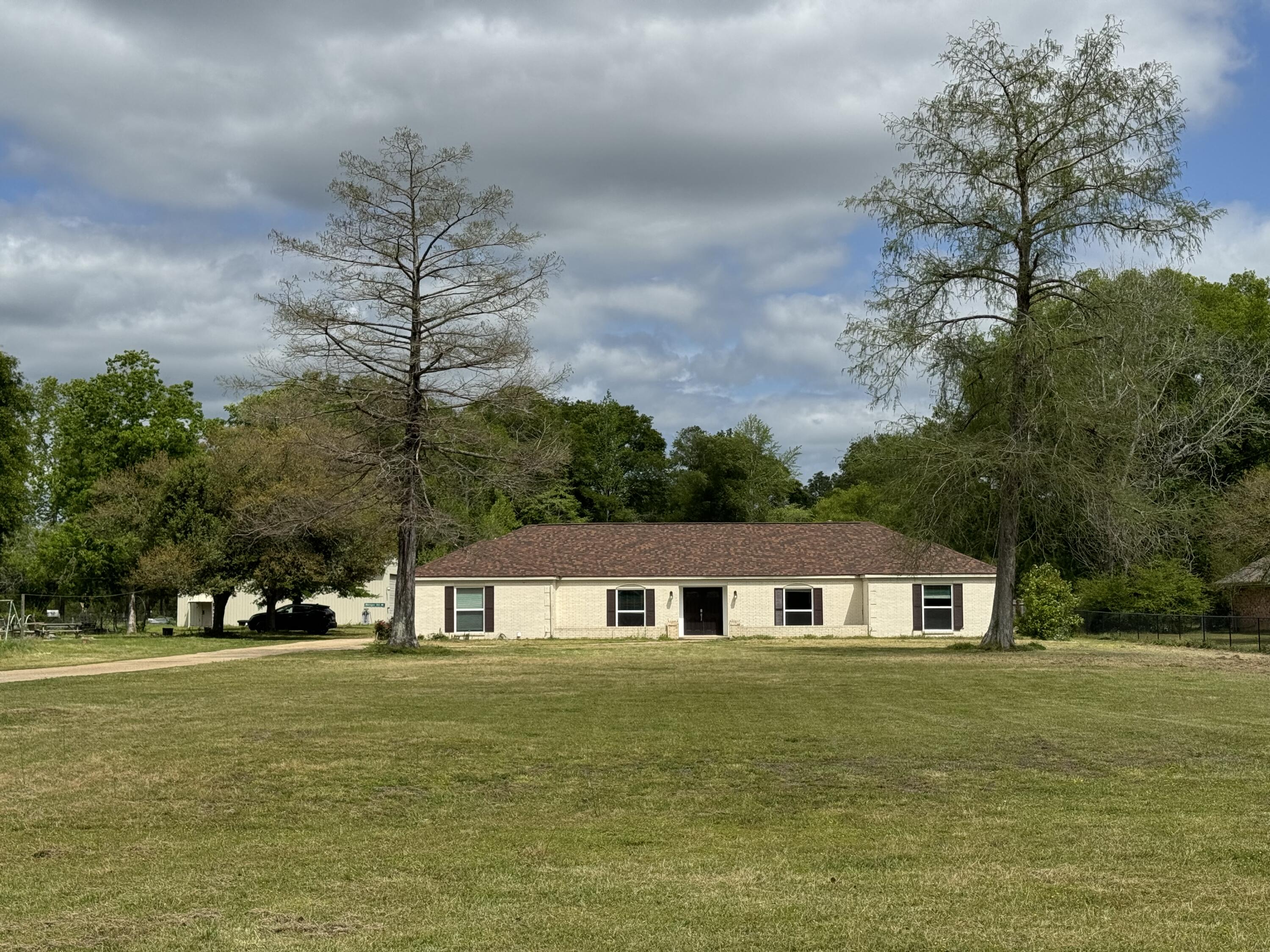 DeRidder home for sale, 2570 U.S. Hwy 190, DeRidder LA - $355,000