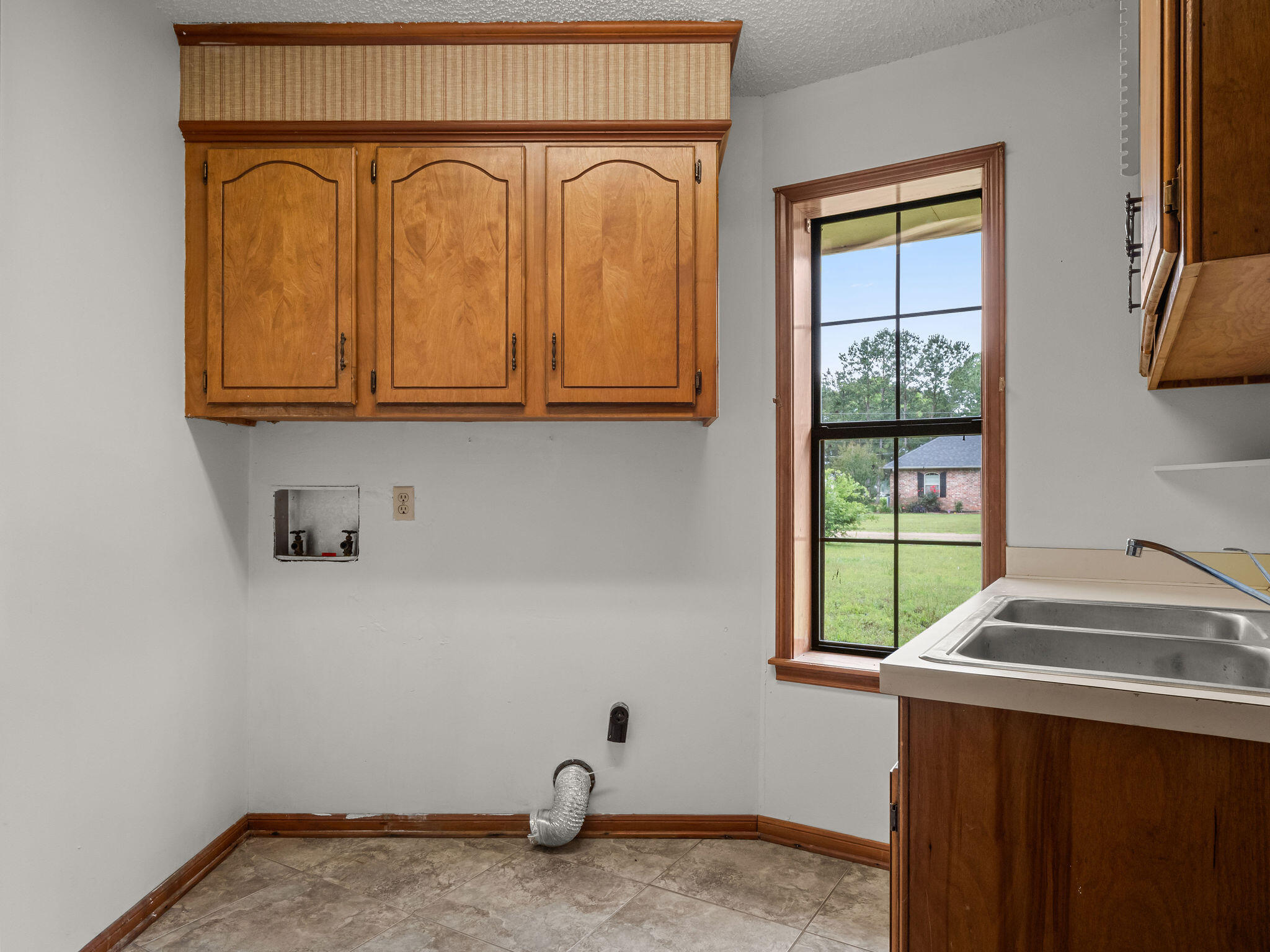 DeRidder home for sale, 2705 Bayou Pines Rd, DeRidder LA - $265,500