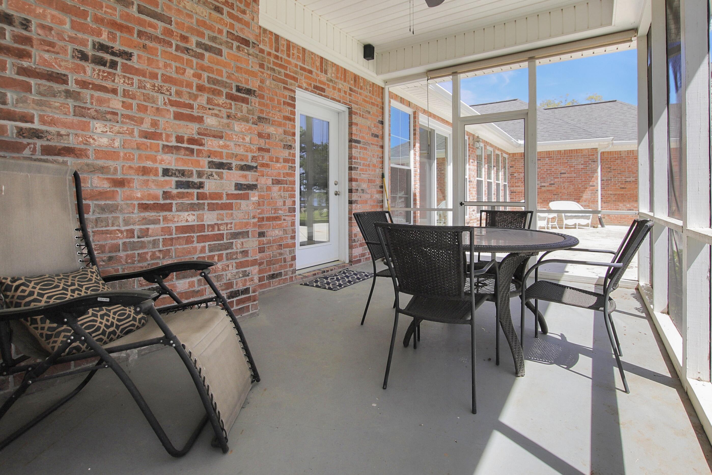 Many home for sale, 90 Labelle, Many LA - $799,000